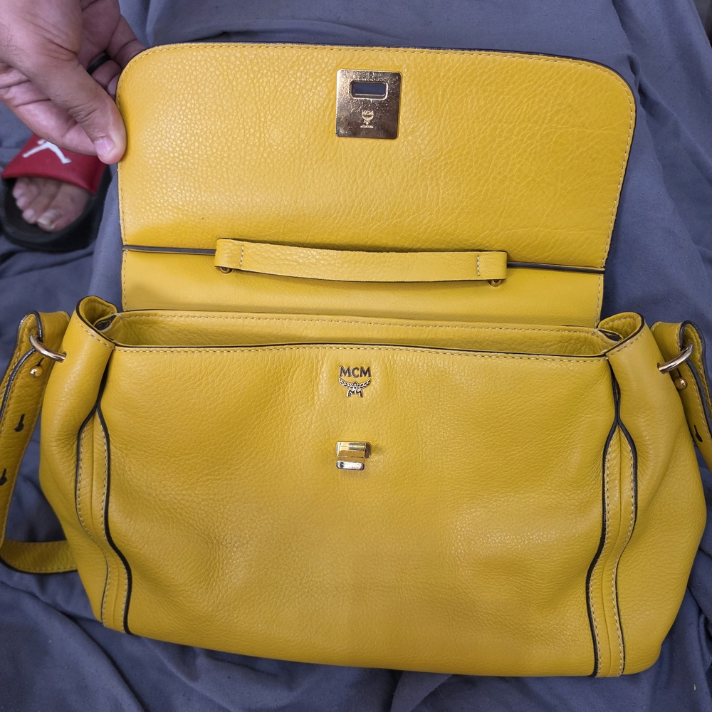 MCM Yellow Croc-Texture Top Handle Shoulder Bag - Picture 3 of 15